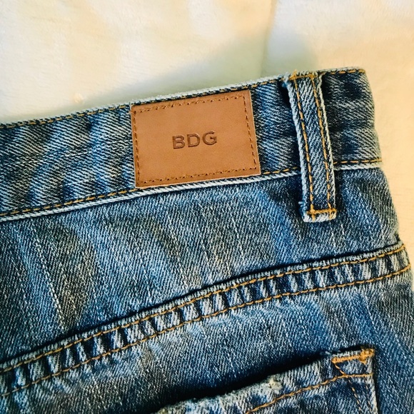 Urban Outfitters BDG mid rise jean shorts 🟣 - Picture 7 of 8